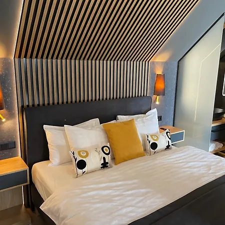 M26 Prémium Aparthotel 4*